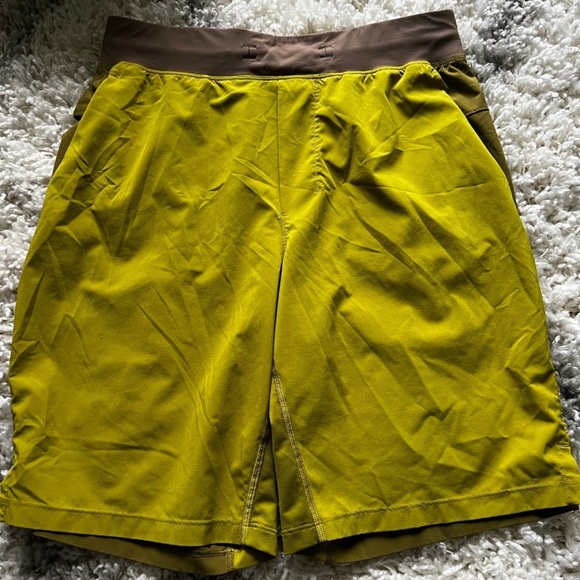 Lululemon T.H.E. Short 9" *Linerless Golden Lime / Mossy / Grey Sage - Picture 1 of 3